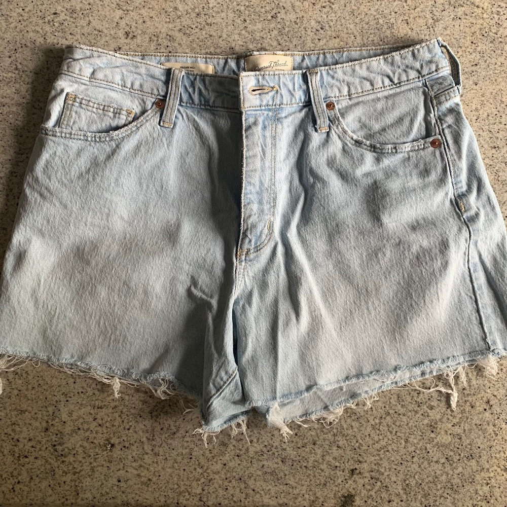 Universal Thread Light-washed Denim Vintage Midi Shorts Size 12
